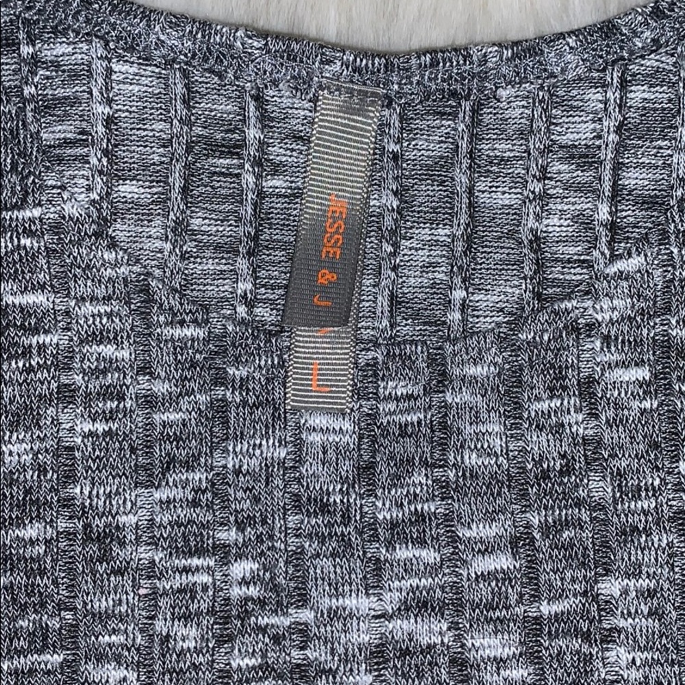 Crop top - Picture 2 of 3